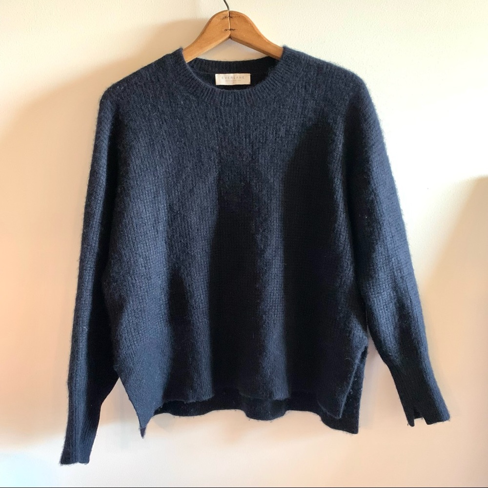Everlane 100% cashmere navy blue crew neck sweater size medium
